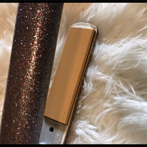 CHI hair straightener - Picture 3 of 8